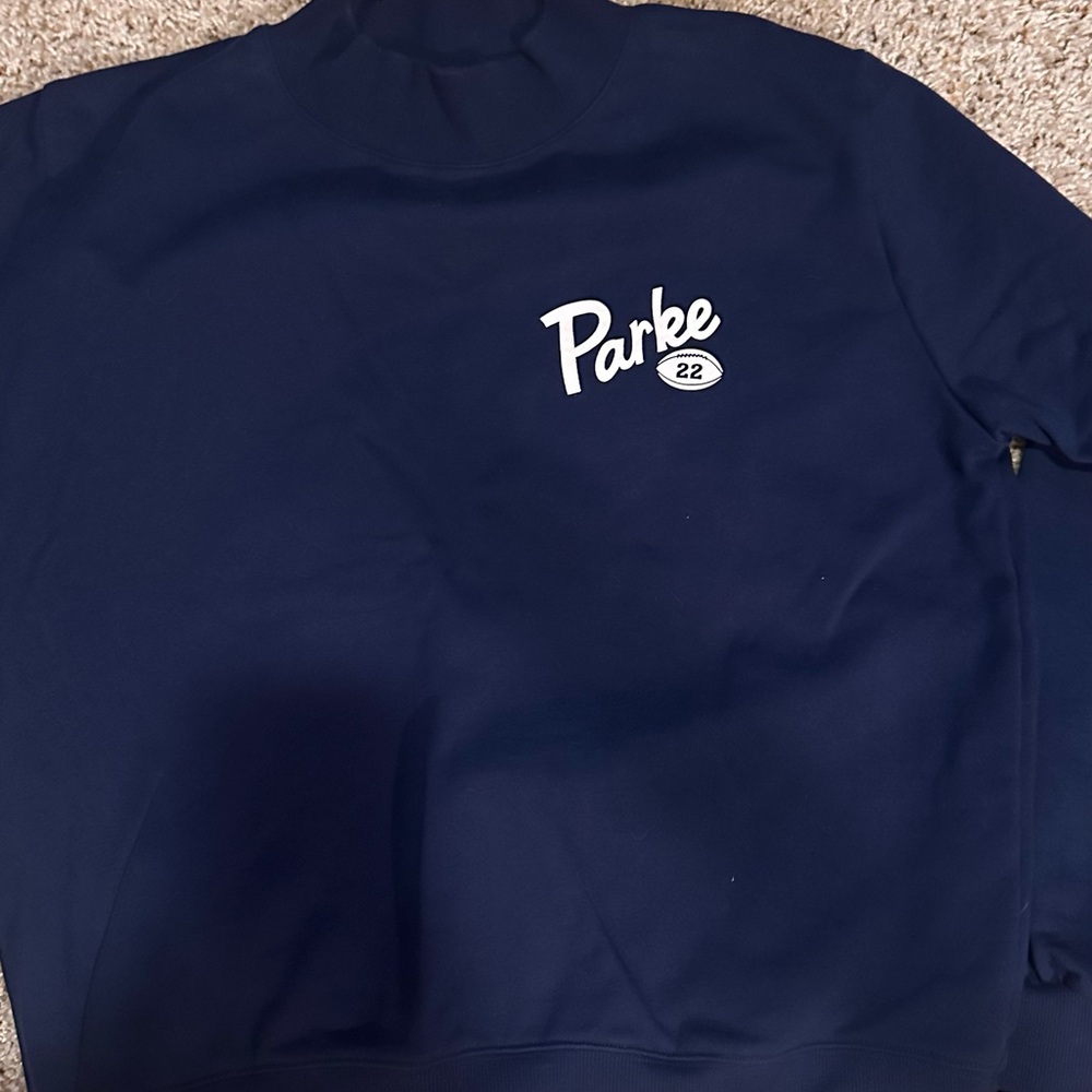 Parke in Navy long sleeve sweatshirt